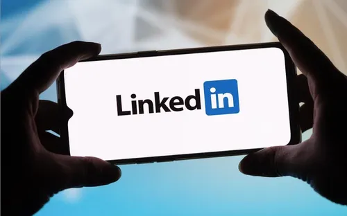 LinkedIn bị phát hiện dùng mã ẩn quét tiện ích trình duyệt và thu thập dữ liệu thiết bị