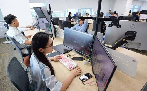 Thanh khoản thị trường chứng khoán giảm mạnh