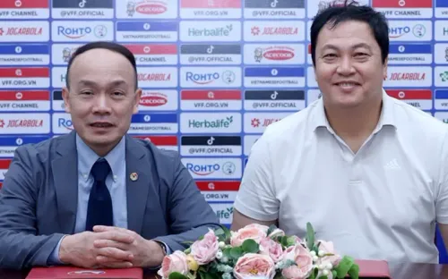 VFF gia hạn hợp đồng với HLV thủ môn Lee Woon-jae đến năm 2027