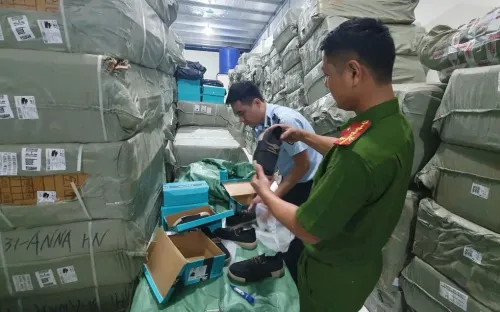 Hưng Yên: Tạm giữ hơn 10.000 đôi giày không rõ nguồn gốc