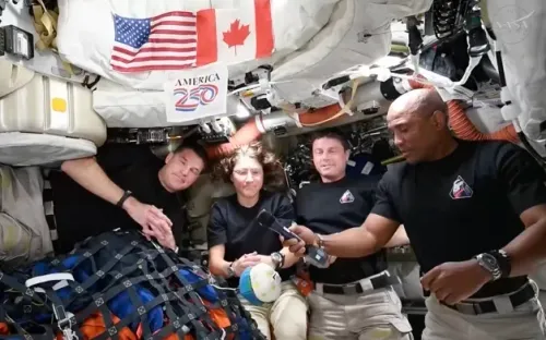 Tổng thống Donald Trump gọi phi hành đoàn Artemis II là “những người tiên phong thời hiện đại”