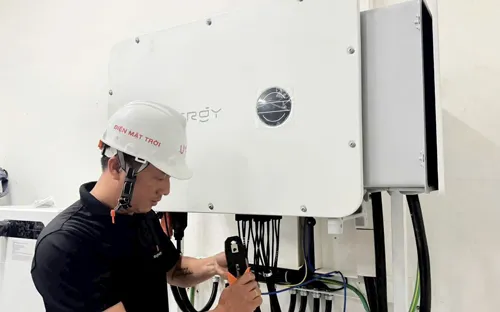 Lắp điện mặt trời kèm pin: Cần được hỗ trợ