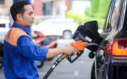 Giá xăng dầu đồng loạt giảm, có loại giảm gần 2.000 đồng/lít