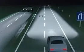 Đèn pha ảnh hưởng thế nào đến khả năng phản ứng khi lái xe trên cao tốc?