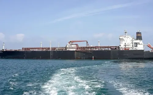 Hơn 1.000 tàu chờ qua eo biển Hormuz sau thỏa thuận ngừng bắn Mỹ - Iran