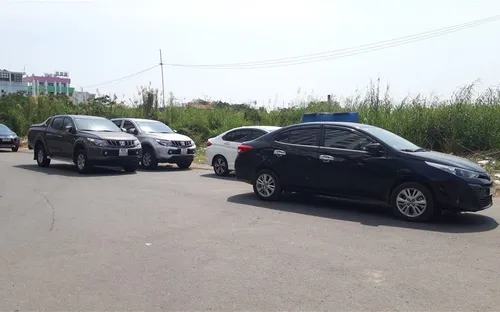 Ô tô phơi nắng: “Kẻ thù thầm lặng” làm xuống cấp nội thất