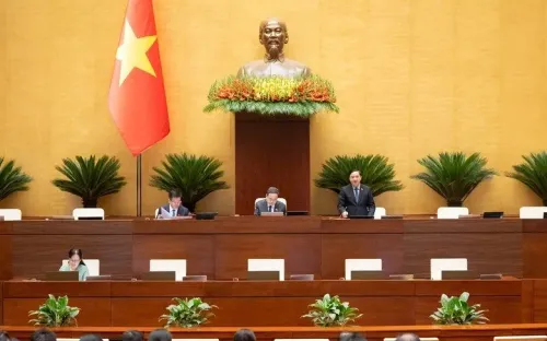 Quốc hội Việt Nam thảo luận đề xuất giảm thuế xăng dầu, nhiên liệu bay