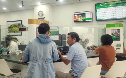 Lãi suất tiền gửi chưa hạ nhiệt