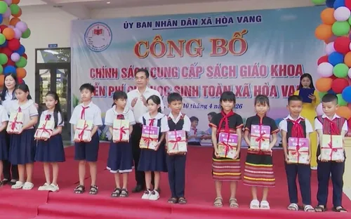 Xã đầu tiên cung cấp sách giáo khoa miễn phí
