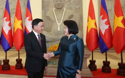 Thường trực Ban Bí thư Trần Cẩm Tú bắt đầu chuyến thăm chính thức Campuchia