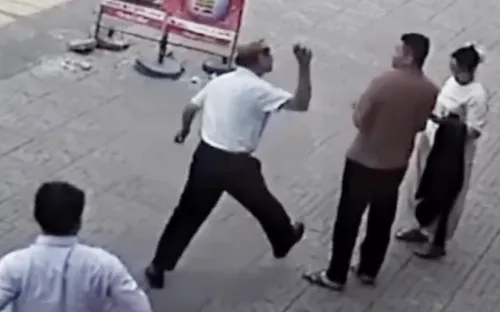 Mâu thuẫn khi đi taxi, tài xế dùng gạch tấn công hành khách