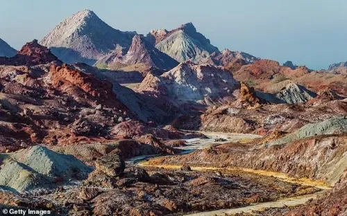 Đảo Hormuz – “Hành tinh khác” giữa điểm nóng Trung Đông