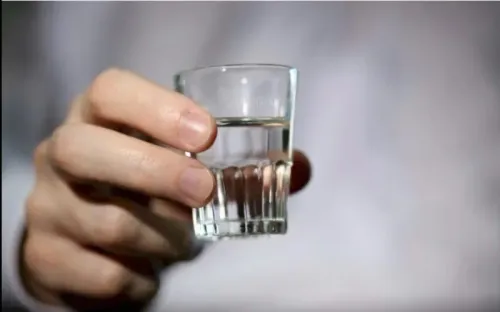 Bác sĩ cảnh báo “ly rượu rẻ” giết người âm thầm