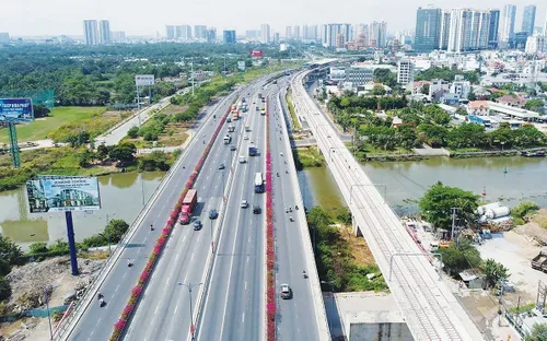 Kích hoạt “cú hích” 38 tỷ USD: Việt Nam bứt tốc dẫn đầu tăng trưởng khu vực