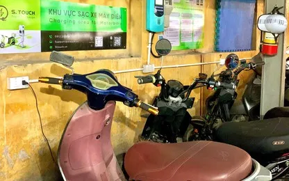 Hộ gia đình sạc nhiều xe máy điện vào mùa nóng: Tiện lợi nhưng tiềm ẩn rủi ro