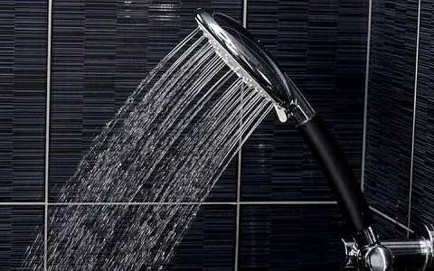 Chóng mặt khi tắm nước nóng: Cảnh báo không nên bỏ qua