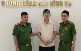 Khởi tố, tạm giam người đàn ông đỗ ô tô chắn barie chung cư Hinode