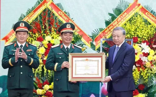 Tổng Bí thư, Chủ tịch nước: Quân khu 1 phải luôn gần dân, trọng dân, hiểu dân