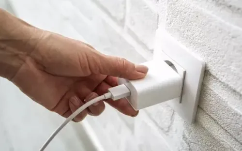 Những thiết bị nên rút điện trước khi rời nhà để tránh rủi ro và tiết kiệm chi phí