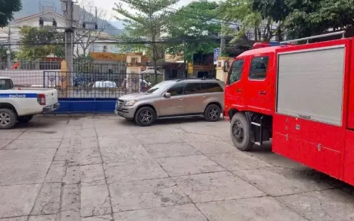 Khởi tố đối tượng chiếm giữ hồ sơ, dùng ô tô chặn cổng Trạm CSGT Tân Lạc