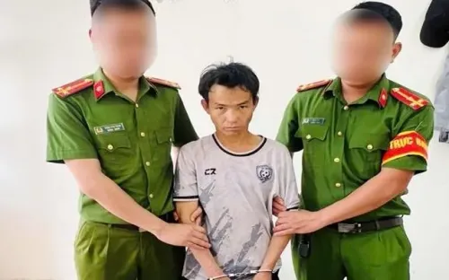 Bắt quả tang đối tượng mua bán 2.000 viên hồng phiến, khởi tố thêm bị can gây rối trật tự công cộng