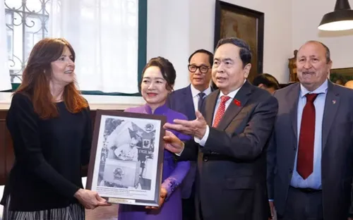 Chủ tịch Quốc hội thăm nơi lưu dấu Chủ tịch Hồ Chí Minh tại Milan