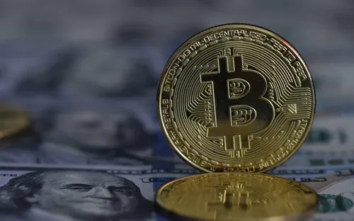 Bitcoin tiến sát mốc 75.000 USD