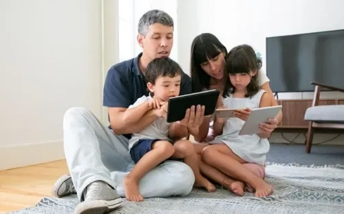 “Nghiện màn hình” gây tranh cãi khi nhiều người sử dụng thiết bị gần như cả ngày