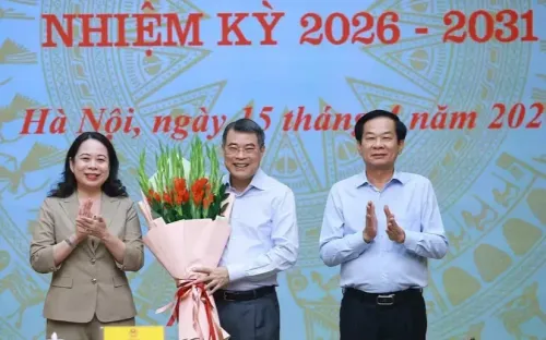 Thủ tướng yêu cầu thi đua, khen thưởng thực chất, gắn mục tiêu tăng trưởng 2 con số