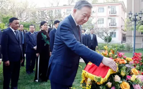 Tổng Bí thư, Chủ tịch nước Tô Lâm gặp gỡ cộng đồng người Việt Nam tại Trung Quốc