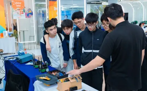 Giải bài toán nhân lực bán dẫn