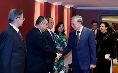 Tổng Bí thư, Chủ tịch nước Tô Lâm gặp mặt các nhân sĩ hữu nghị Việt - Trung tại Bắc Kinh