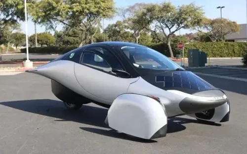 Aptera chuẩn bị thương mại hóa xe điện 3 bánh chạy năng lượng mặt trời từ cuối năm 2026