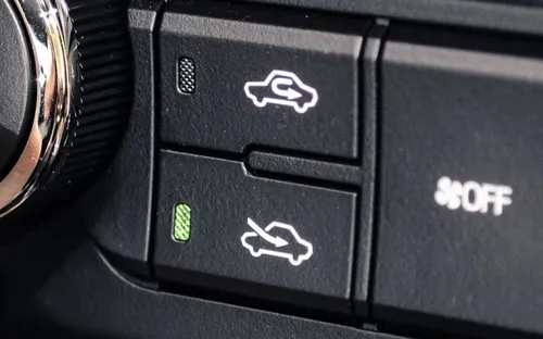 Dùng sai chế độ lấy gió trong – ngoài: Nguyên nhân khiến xe bí, tốn nhiên liệu và giảm tỉnh táo khi lái