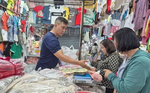 Đề xuất giao Chính phủ quy định ngưỡng doanh thu miễn thuế cho hộ kinh doanh