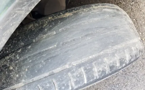 Những sai lầm khiến ô tô dễ mất lái trên đường trơn, tài xế cần tránh