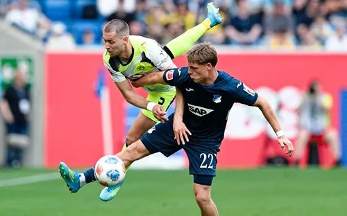 Borussia Dortmund thua sốc, Bayern Munich tiến gần ngôi vô địch Bundesliga