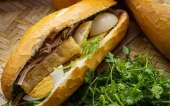 Hơn 20 người nghi ngộ độc sau khi ăn bánh mì ở Nghệ An, Bộ Y tế chỉ đạo khẩn