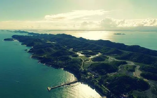 Đảo Cái Chiên: Vẻ đẹp hoang sơ níu chân du khách giữa biển trời Quảng Ninh