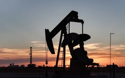 Giá xăng dầu hôm nay (20-4): Giá dầu thế giới giảm sâu