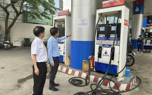 Xử phạt 3 doanh nghiệp đầu mối xăng dầu vi phạm quy định dự trữ