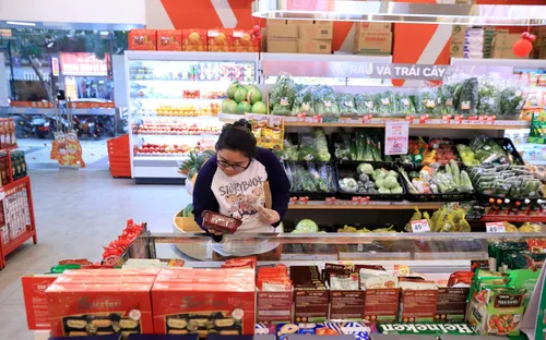 Mở siêu thị nhỏ trong chợ truyền thống lớn, giảm giá hàng Việt vào cuối tuần