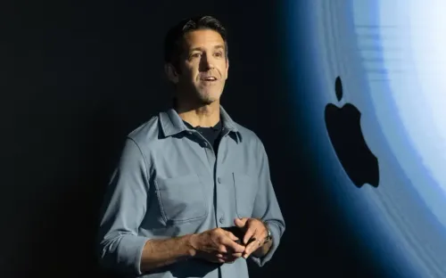 Ông John Ternus sẽ kế nhiệm Tim Cook làm CEO Apple từ ngày 1/9