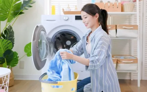 Vì sao nên giặt quần áo mới trước khi mặc?