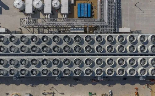 Microsoft vận hành siêu trung tâm dữ liệu AI lớn nhất thế giới, dùng 100% năng lượng tái tạo