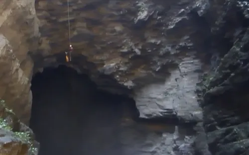 Phát hiện thêm hang động có thác nước tại Phong Nha - Kẻ Bàng