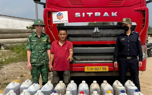 Bắt giữ gần 900 lít dầu qua Cửa khẩu Nam Giang