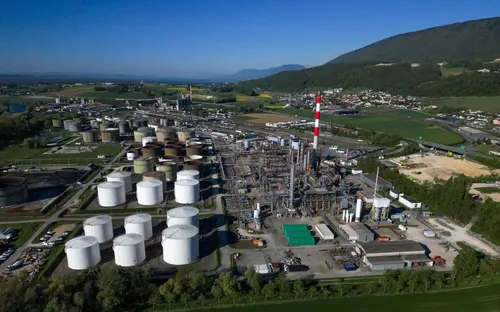 Giá dầu thế giới vượt mốc 106 đô la mỗi thùng