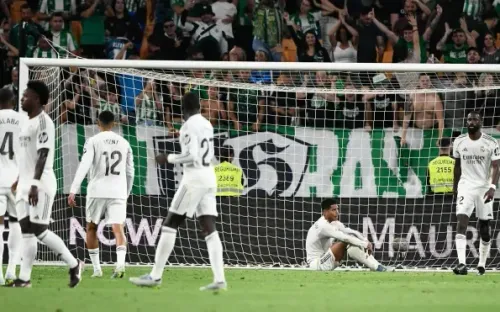 Real Madrid bị Betis cầm hòa phút chót, nguy cơ hụt hơi trước Barca