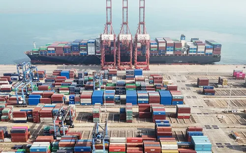 Bloomberg: Doanh nghiệp chuyển hướng chuỗi cung ứng qua nước thứ ba để né thuế vào Mỹ